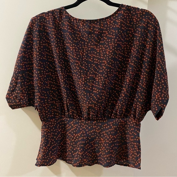 🎈Forever21 Navy Red  Polka blouse / top size M casualwear - Picture 2 of 5